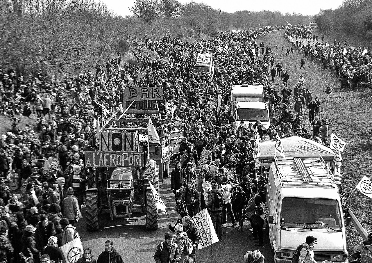 Soundsystems, bars, and 60,000 people occupy the motorway exactly where the first construction work for the airport should have begun